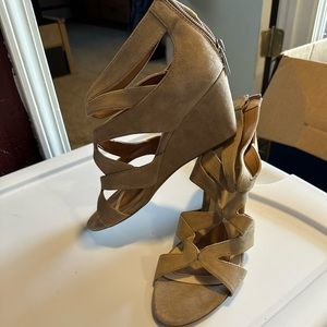 ISOLA Women’s Size 8.5 Wedge Sandals